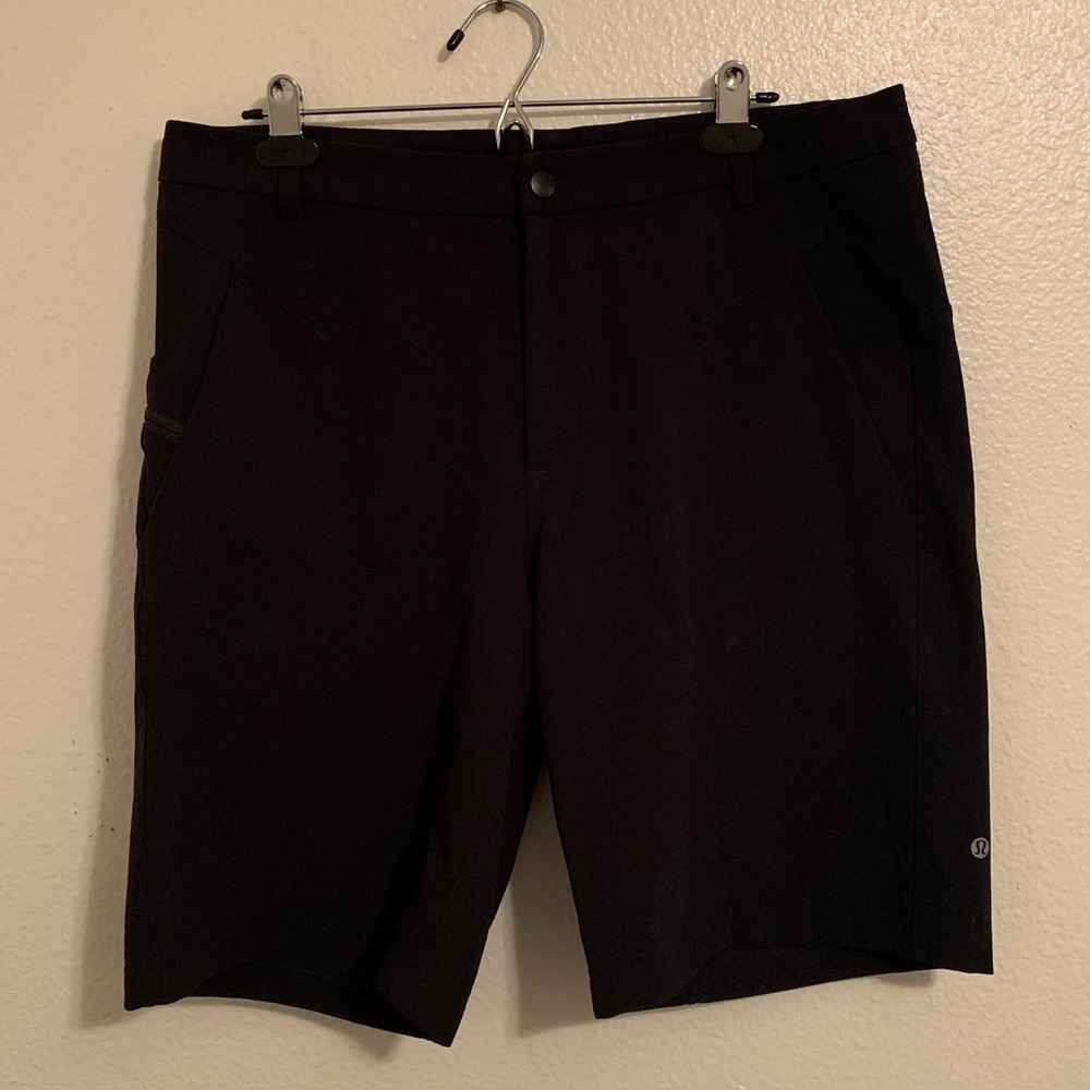 LULULEMON MENS SHORTS